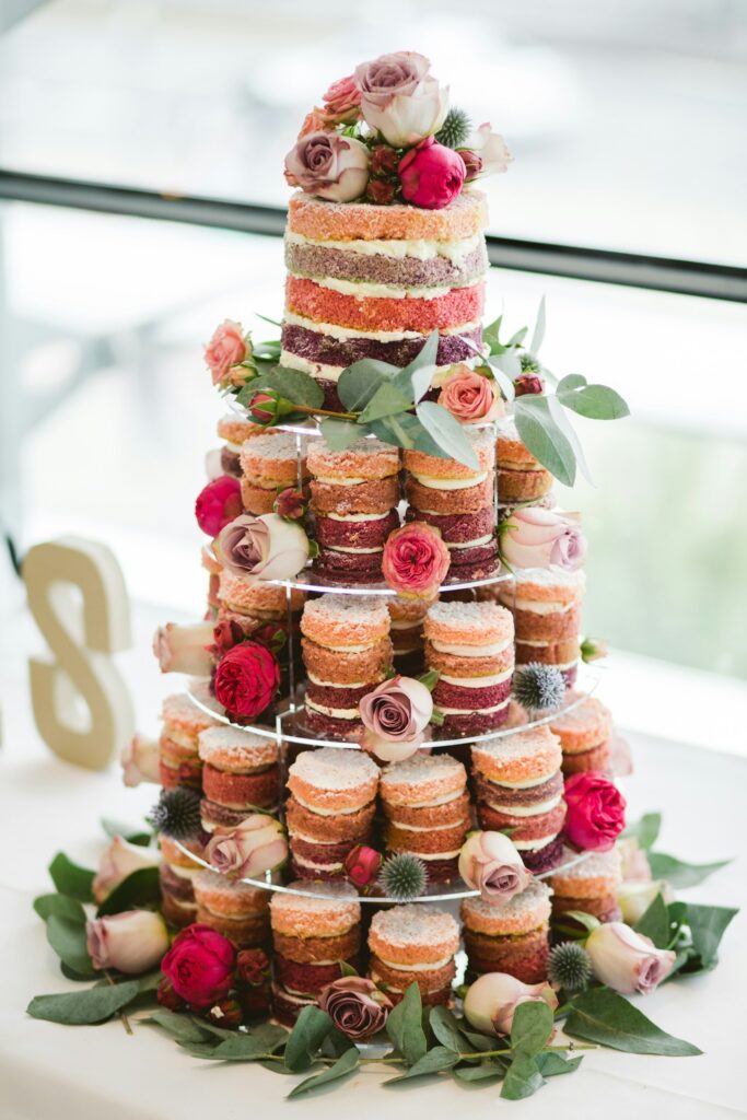 Planning your budget wedding cake